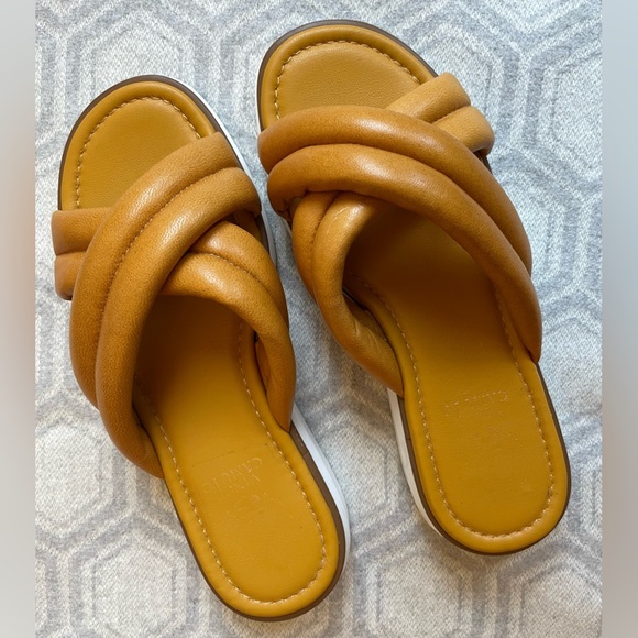 VINCE CAMUTO Sevaida Leather Slide Sandals Women's Size 8 - Picture 1 of 11
